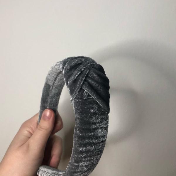 tiara veludo turbante cinza