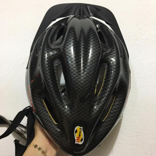 bicicletinha e capacete