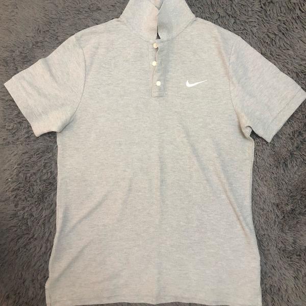 camiseta polo cinza nike