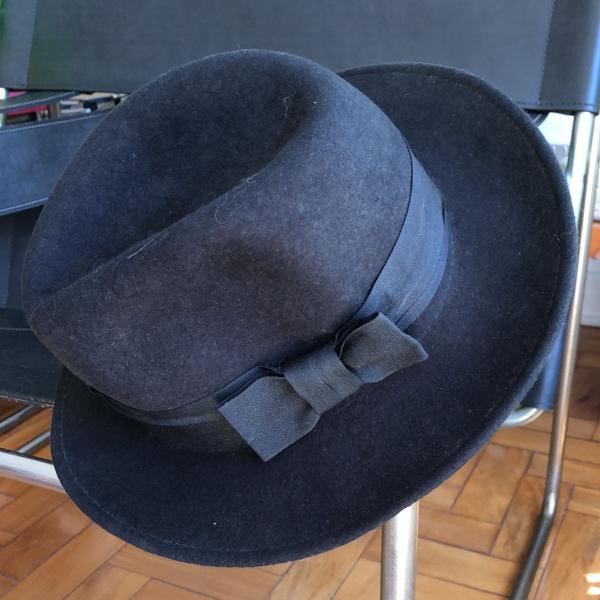 chapéu de feltro preto