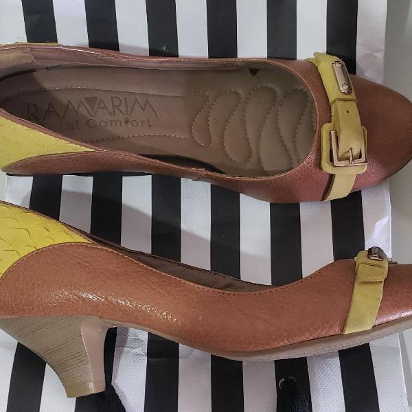 Lindo Scarpin em couro ÓTIMO ESTADO