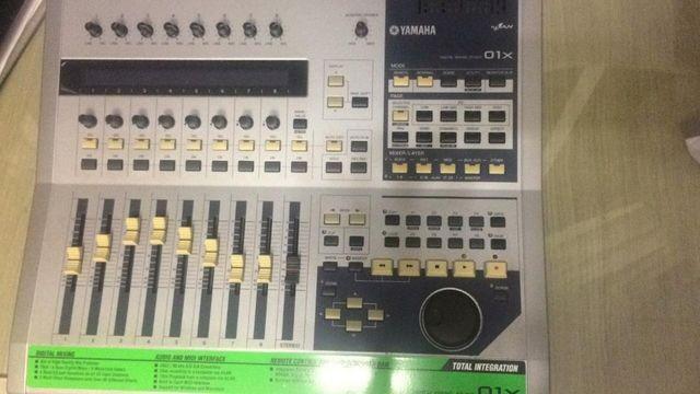 Mesa Controladora Yamaha 01x - Daw