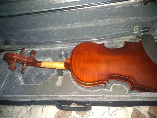 Violino reformado totalmente