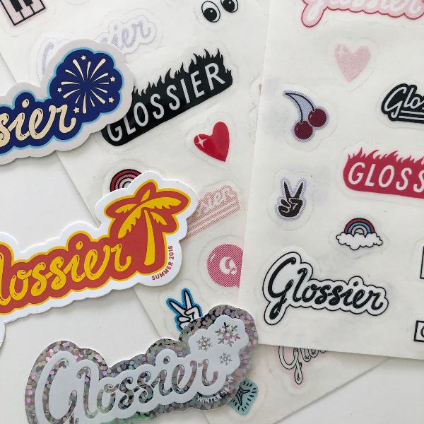 adesivos glossier