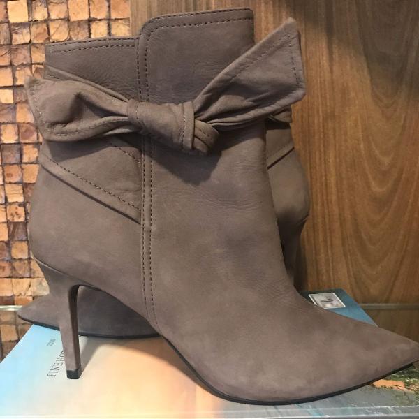 bota laço arezzo