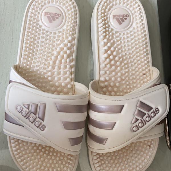 chinelo adidas