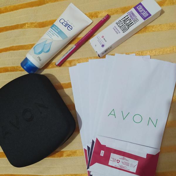 estojo de amostras avon e produtos