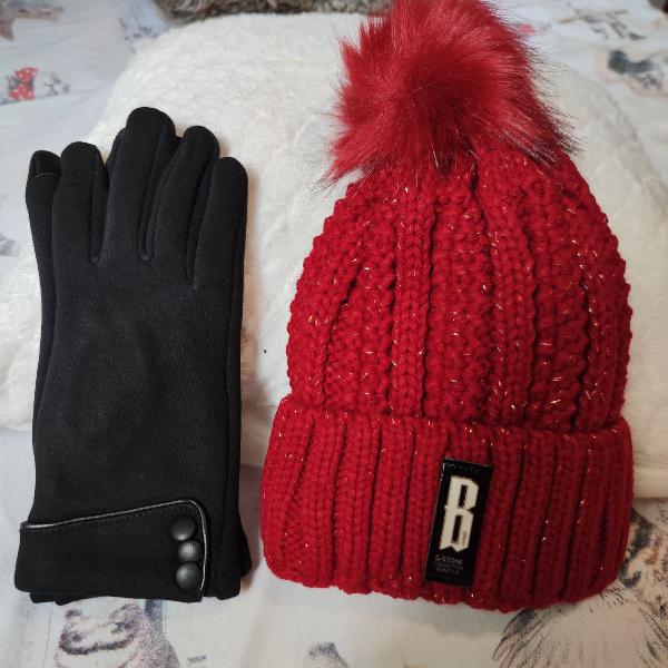 gorro vermelho e luva preta feminina