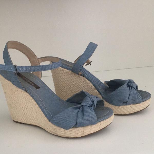 linda e confortável sandália plataforma jens claro / azul