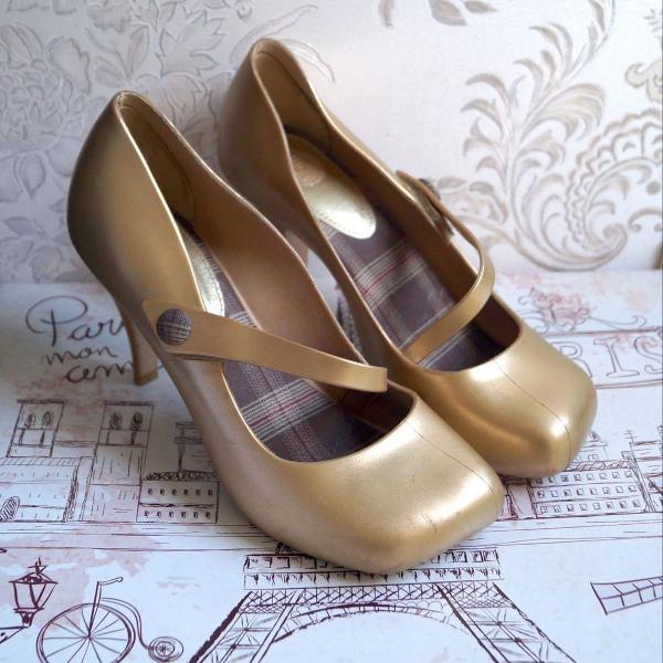 melissa hello vintage