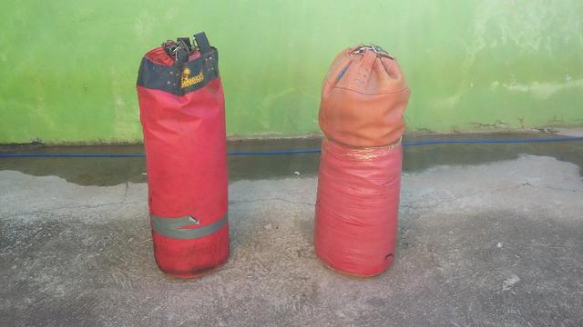2 sacos de pancada 90cm de altura usado, valor R$ 215,00