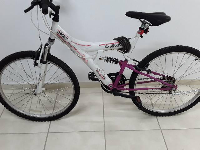 Bicicleta aro 26. Semi nova