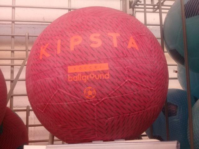 Bola nova de futebol de rua Ground Kipsta