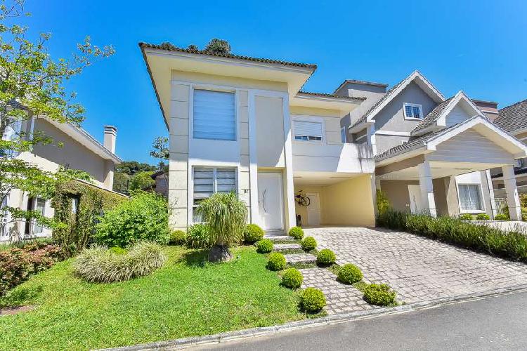 Linda casa em condomínio em Santa Felicidade