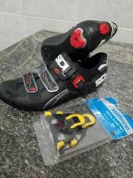 Sapatilha de ciclismo italiana com kit trava