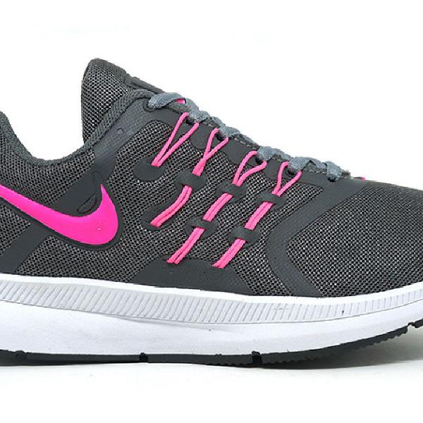 Tênis Feminino Nike Run Swift cinza com rosa