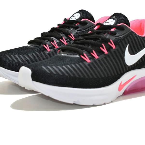 Tênis Nike Air Presto Preto com rosa