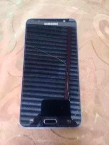 Vende celular Samsung j7 metal