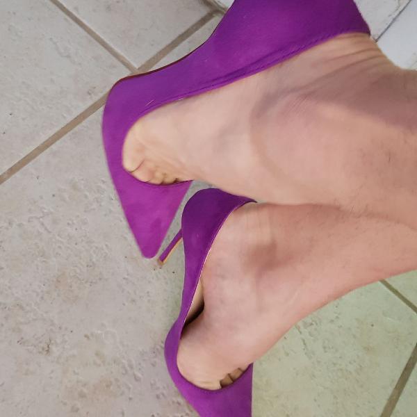 scarpin importado violeta parece um Louboutin so kate nobuck