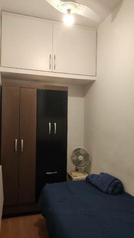 Alugo quarto com banheiro individual