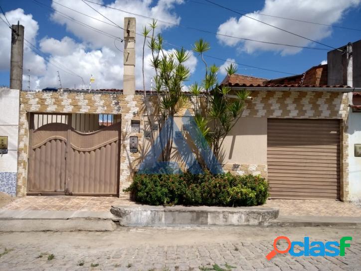 CASA DE 3/4 SENDO 1 SUÍTE