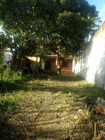 Casa com lote 360 metros murado