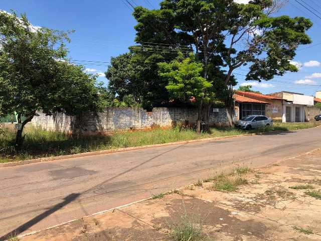 Lote de esquina 606 mt 2