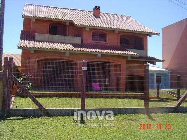 Sobrado com 04dormitórios em frente a Santa.