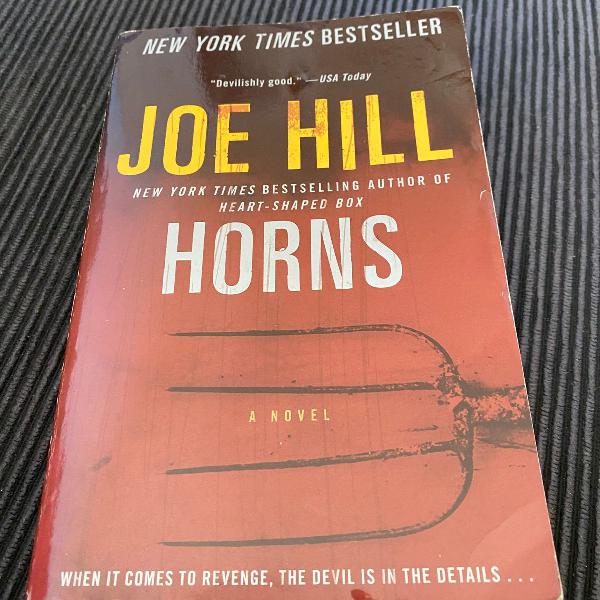 livro horns - joe hill (em inglês)