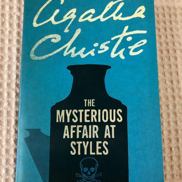 livro the mysterious affair at styles