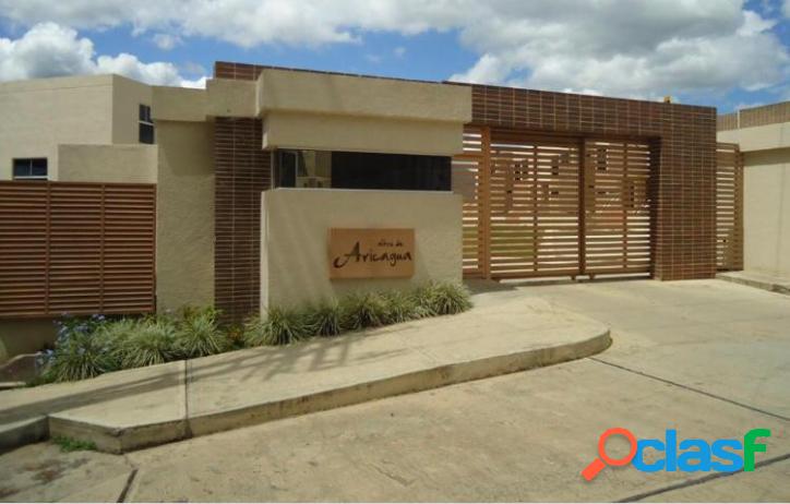 111 M2. Aparto-villa en venta en Altos de Aricagua El Rincon