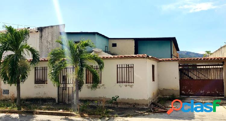 190 m2 - Gran Casa para remodelar en El Remanso - Divino