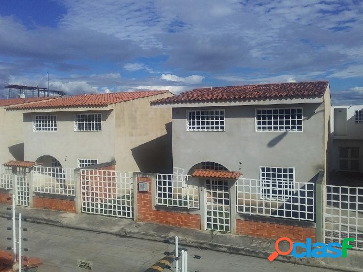 220Mts2 Venta Townhouse a estrenar en conjunto cerrado