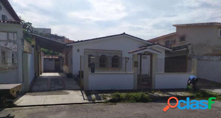 (258 M2) Se vende casa en Altos del Parral, Calle Cerrada.