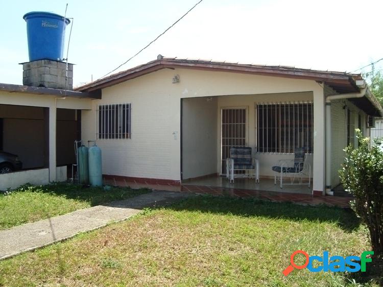 295 M2 /115 M2 - VENTA DE CASA (No Pareada) EN LOS GUAYOS,