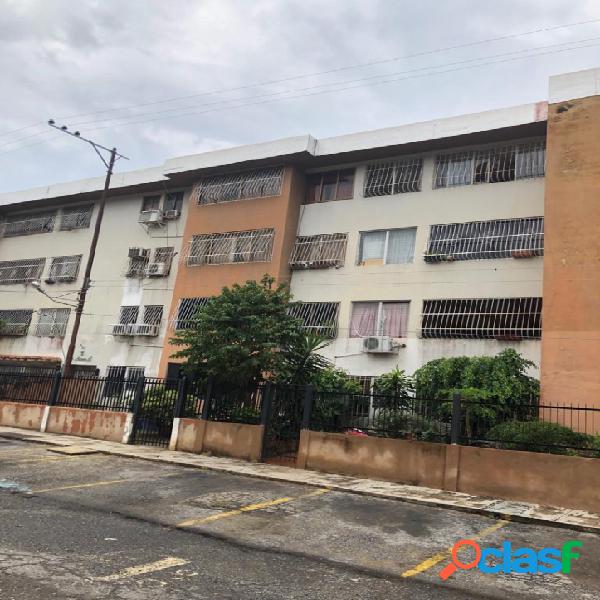 Apartamento en venta en Edificio Monica Guataparo