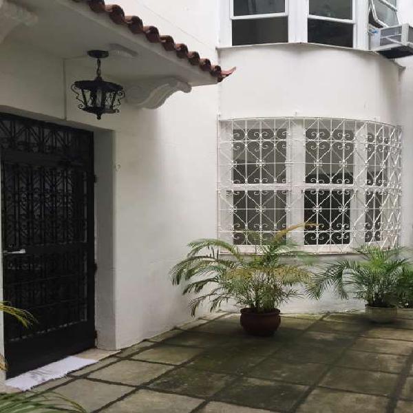 Apartamento para aluguel com 130 metros quadrados com 3