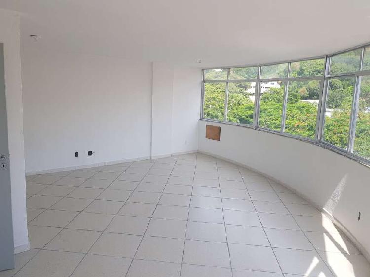 Apartamento para aluguel possui 70 metros quadrados com 1