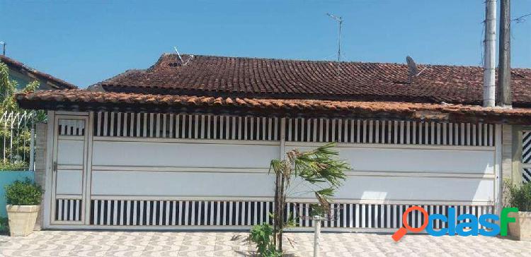 Casa com 2 dormitórios sendo 1 suíte e 1 Vaga na Praia