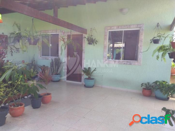 Casa com 2 dormitórios à venda, 92 m² por R$ 295.000 -