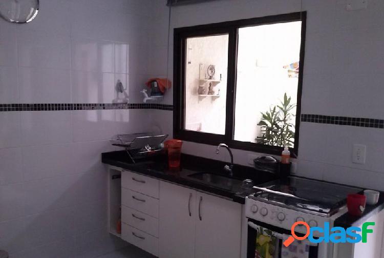 Casa em Condomínio Fechao com 3 dormitórios e 1 suíte e 3