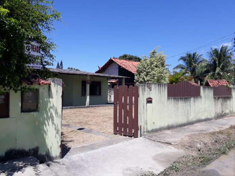 Casa para venda possui 100 metros quadrados com 2 quartos em