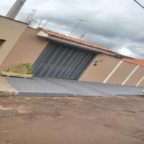 Casa para venda possui 178 metros quadrados com 3 quartos