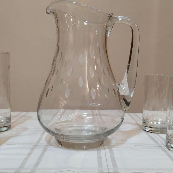 Conjunto de jarra com copos de cristal