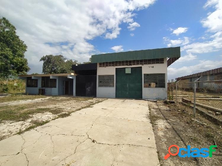 EN VENTA GALPÓN INDUSTRIAL ZONA INDUSTRIAL EL RECREO 2000M2