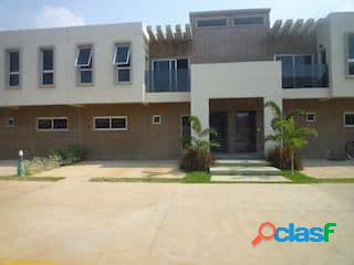 ESPECTACULAR TOWNHOUSE EN VENTA