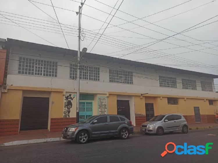 REMAX alquila local comercial entre Av Aragua y Av Bermudez