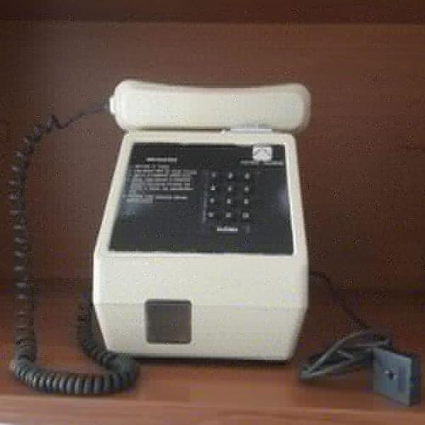 antigo telefone púbico "orelhão"