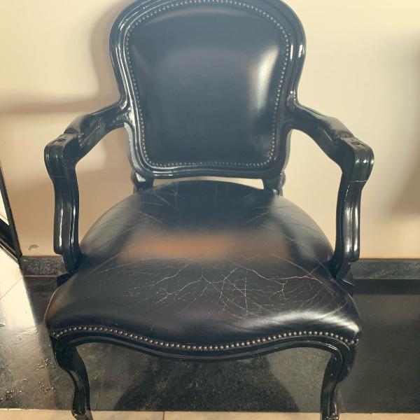 cadeira de couro antiga preta estilo vintage