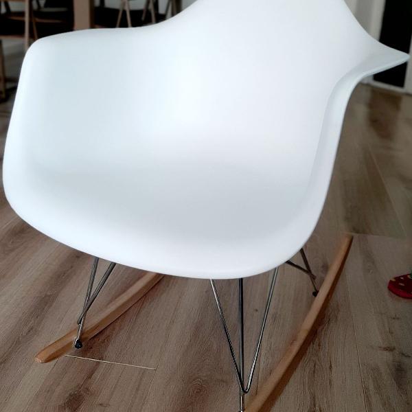 Cadeira Eames balanço branca